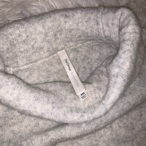 Aritzia turtle neck - Picture 2 of 2